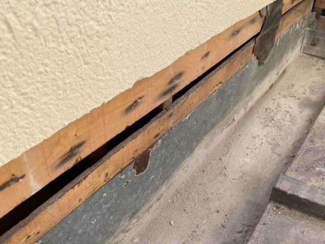 加古川市で雨漏りしたベランダ内部屋根
